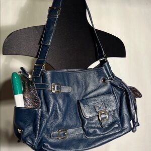 MAXX, navy blue and goldtone, all leather Paisley interior shoulder bag GUC